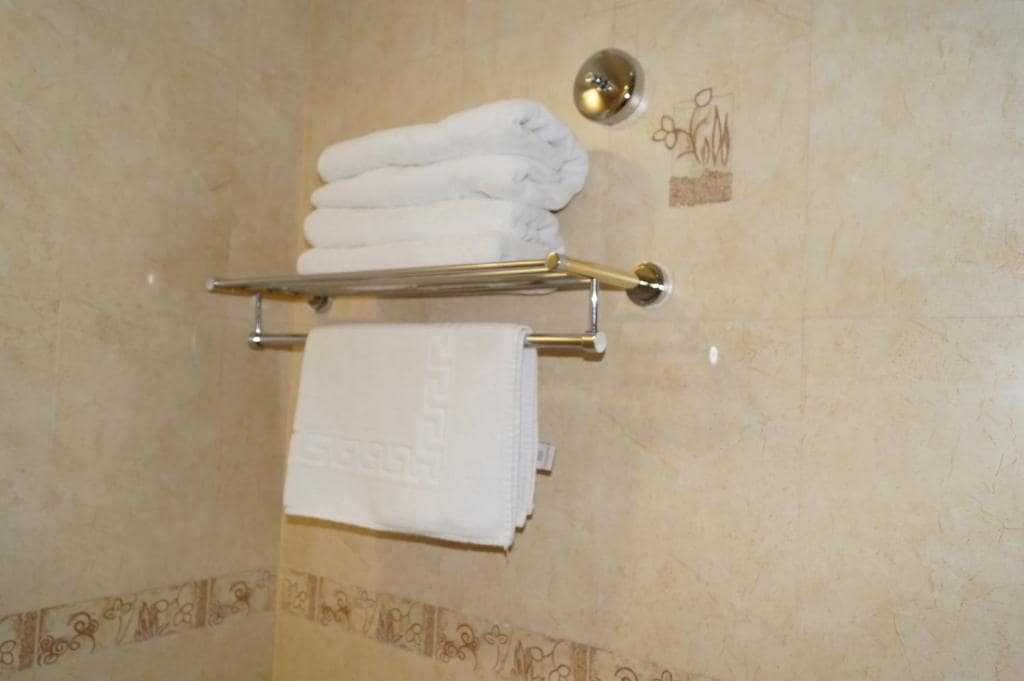 28-سرویس-بهداشتی-هتل-4-ستاره-گرند-سنترال-دبی- Grand-Central-Dubai-Hotel-Bathroom.jpg