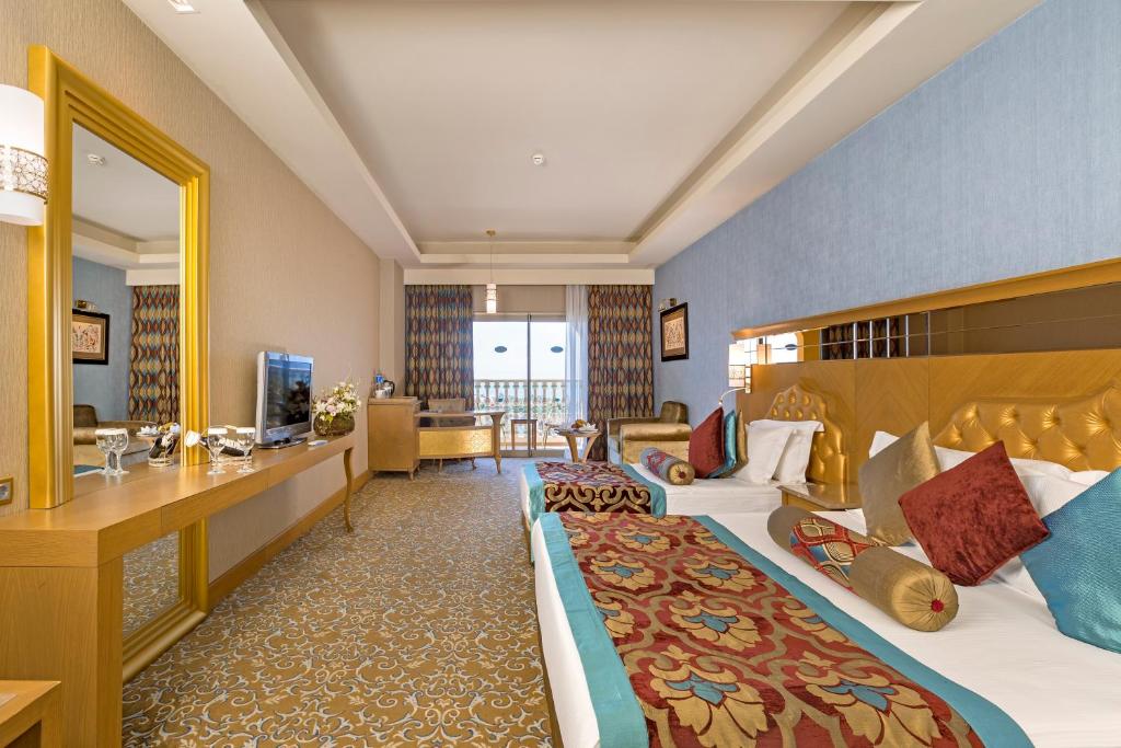 08-اتاق-هتل-5-ستاره-رویال-تاورز-لارا-آنتالیا Royal-Towers-Lara-Hotel-Antalya-Room-.jpg