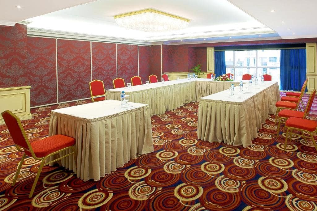 34-اتاق-کنفرانس-هتل-4-ستاره-مسکو-دبی- Moscow-Hotel-Dubai-Conference-Room.jpg