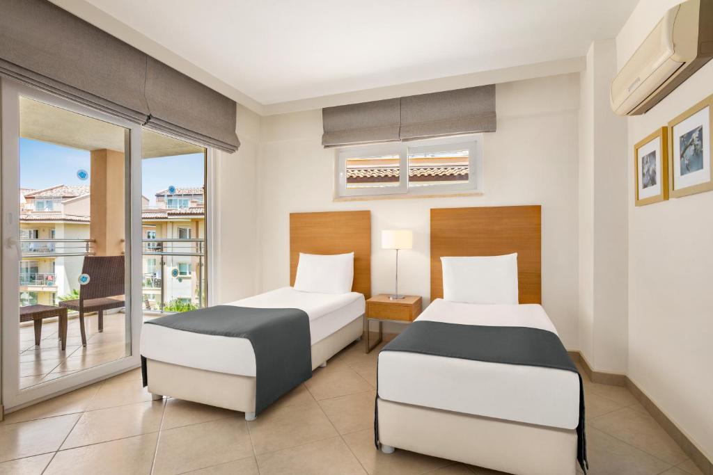 27 اتاق هتل 5 ستاره یونیک رزیدنس گلف اند اسپا کوش آداسی Unique Residence Hotel Golf and Spa Kusadasi.jpg