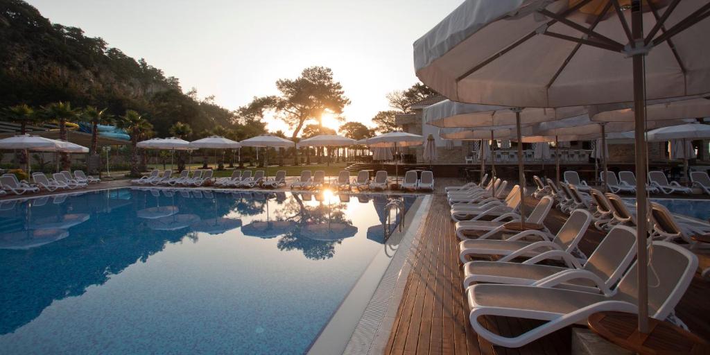 36-استخر-هتل-5-ستاره-آمارا-پریمیر-پالاس-آنتالیا- Amara-Premier-Palace-Hotel-Antalya-Pool.jpg