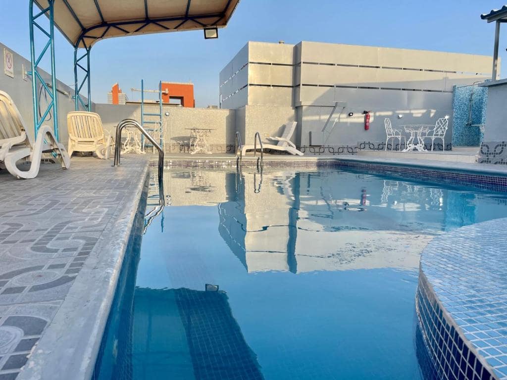 37-استخر-هتل-3-ستاره-لی-پارادایس-پالاس-دبی- Le-Paradise-Palace-Dubai-Pool.jpg