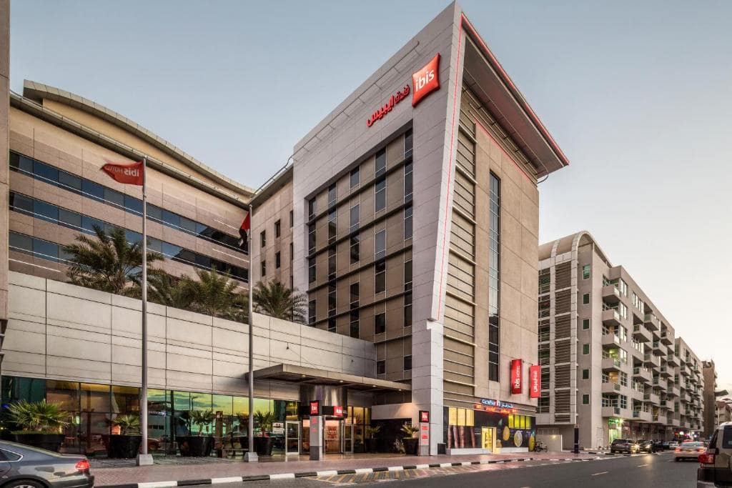01-نمای-هتل-3-ستاره-آیبیس-مال-آو-د-امارات-دبی-Ibis-Dubai-Mall-Of-The-Emirates-View.jpg