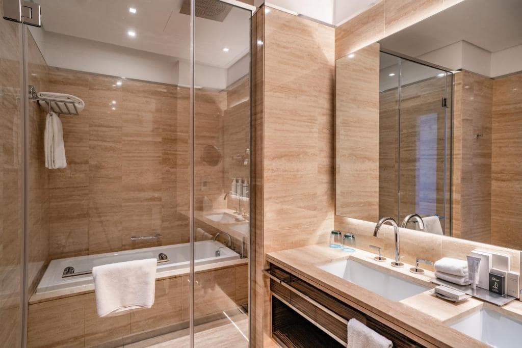 33-سرویس-بهداشتی-هتل-5-ستاره-هاید-دبی- Hyde-Hotel-Dubai-Bathroom.jpg