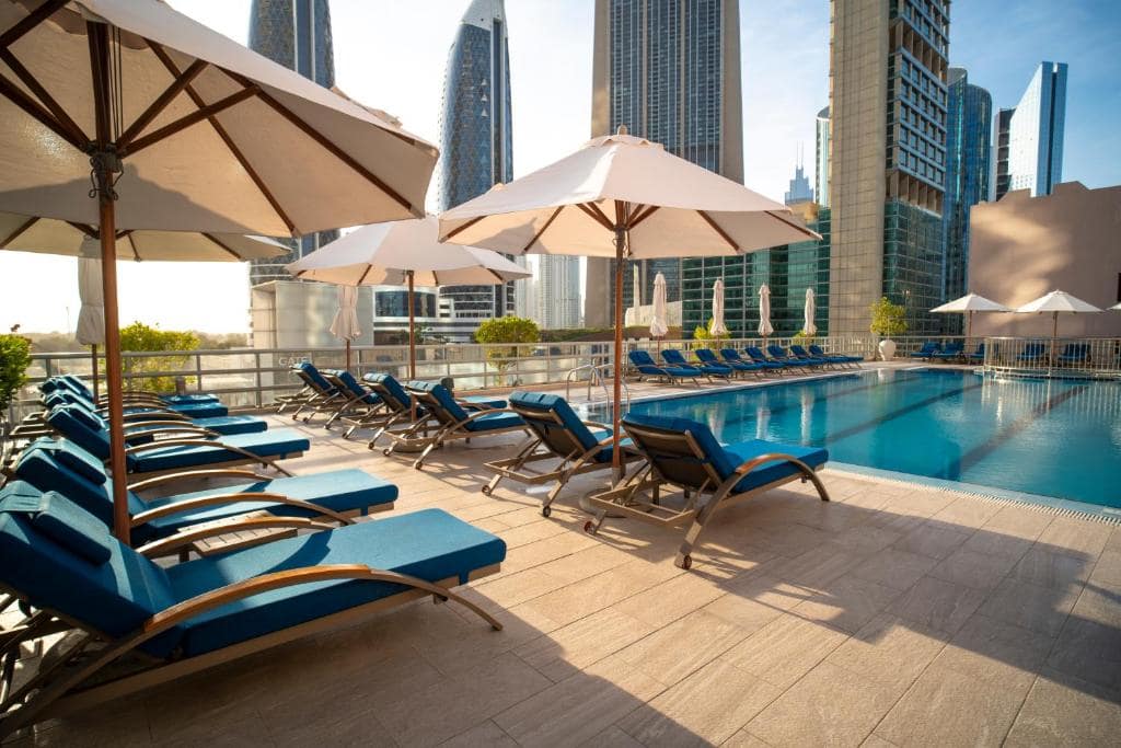 31-استخر-هتل-4-ستاره-رز-ریحان-بای-روتانا-دبی- Rose-Rayhaan-by-Rotana-Dubai-Pool.jpg