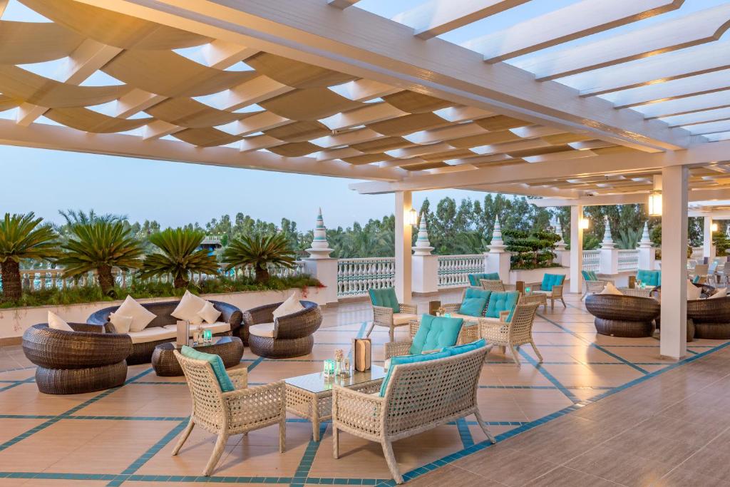 28-رستوران-هتل-5-ستاره-رویال-تاورز-لارا-آنتالیا Royal-Towers-Lara-Hotel-Antalya-Restaurant-.jpg
