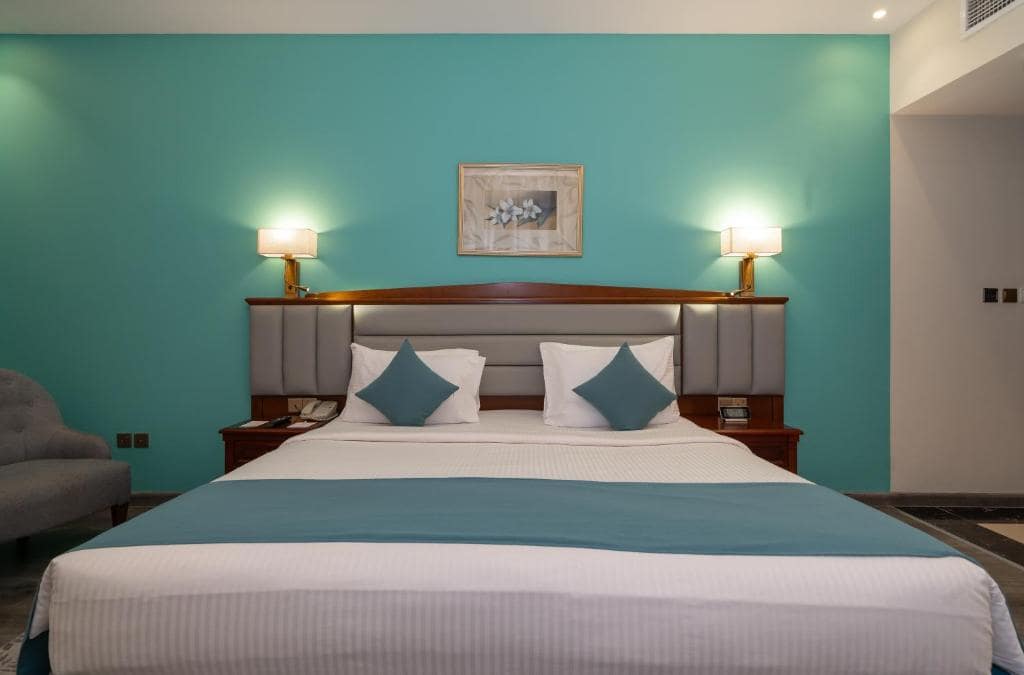 22-اتاق-خواب-هتل-3-ستاره-هاوارد-جانسون-بر-دبی- Howard-Johnson-Bur-Dubai-Bedroom.jpg