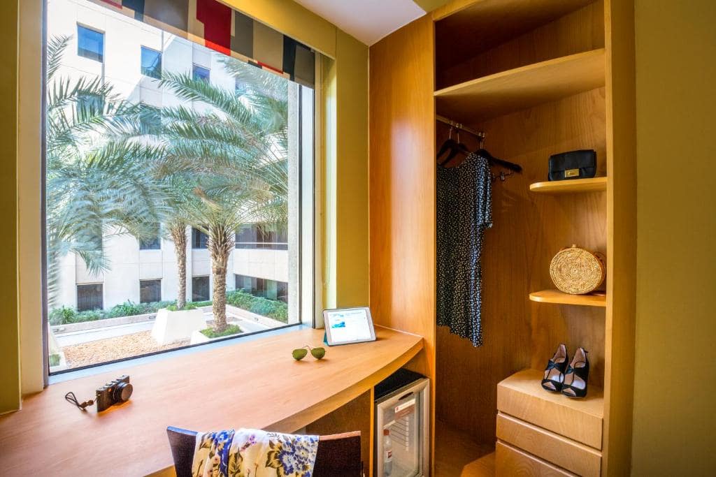 10-اتاق-خواب-هتل-3-ستاره-آیبیس-مال-آو-د-امارات-دبی-Ibis-Dubai-Mall-Of-The-Emirates-Bedroom.jpg