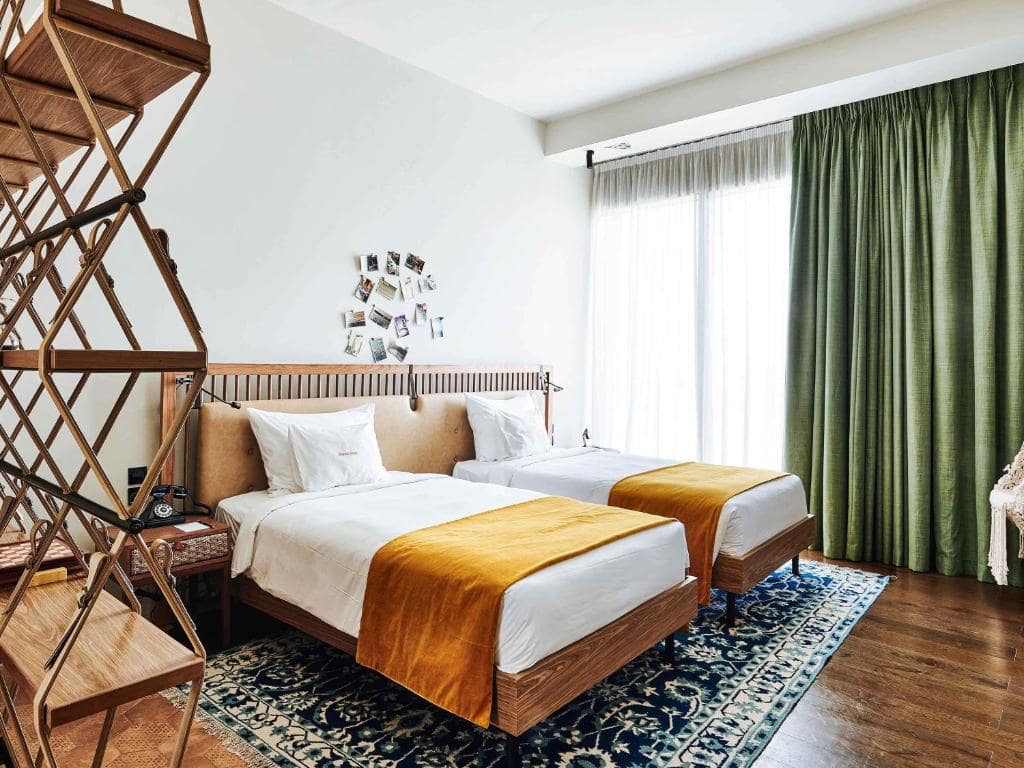 39-اتاق-خواب-هتل-5 ستاره-25-ساعت-وان-سنترال-دبی-25Hours-Hotel-Dubai-One-Central-Bedroom.jpg