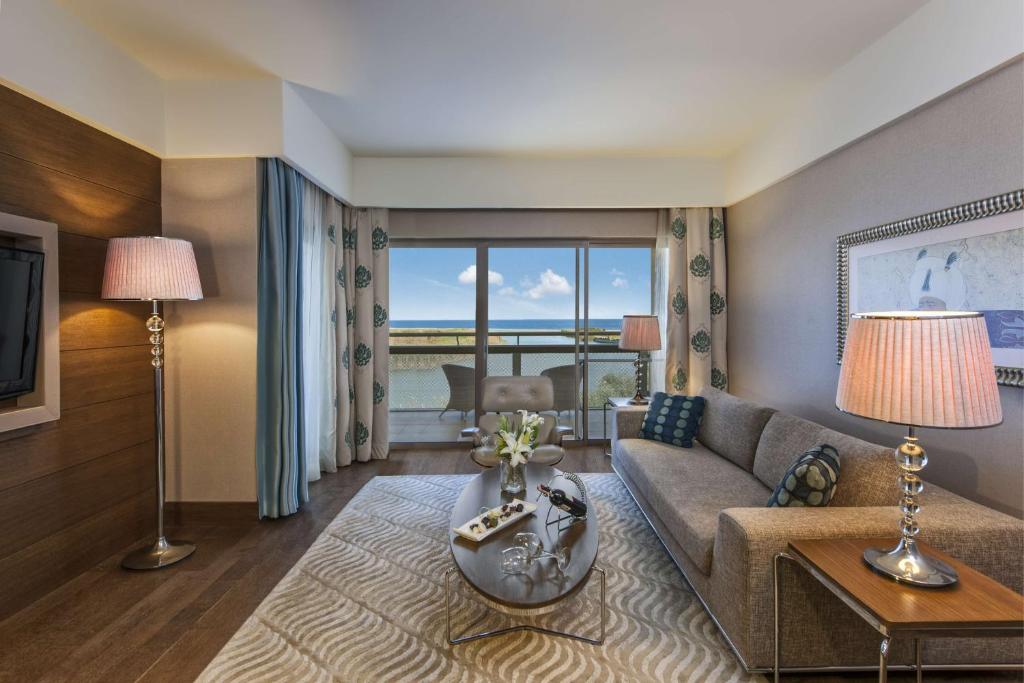07 اتاق هتل 5 ستاره هیلتون دالامان فتحیه Hilton Dalaman Fethiye.jpg