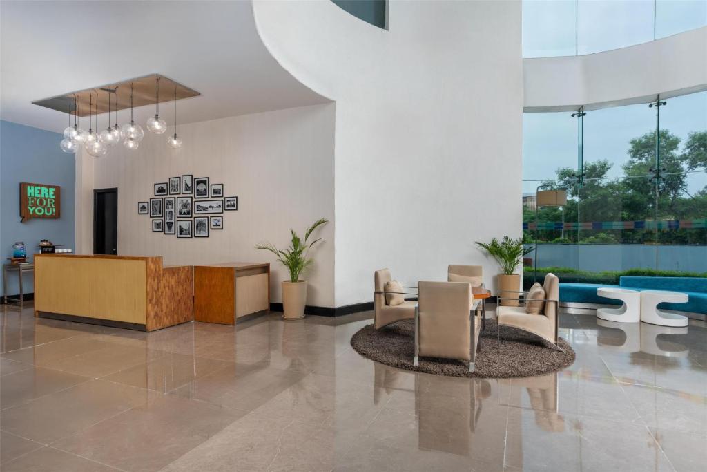 13-لابی-هتل-4-ستاره-پارک-این-رادیسون-دهلی-Park-Inn-by-Radisson-New-Delhi-IP-Extension.jpg