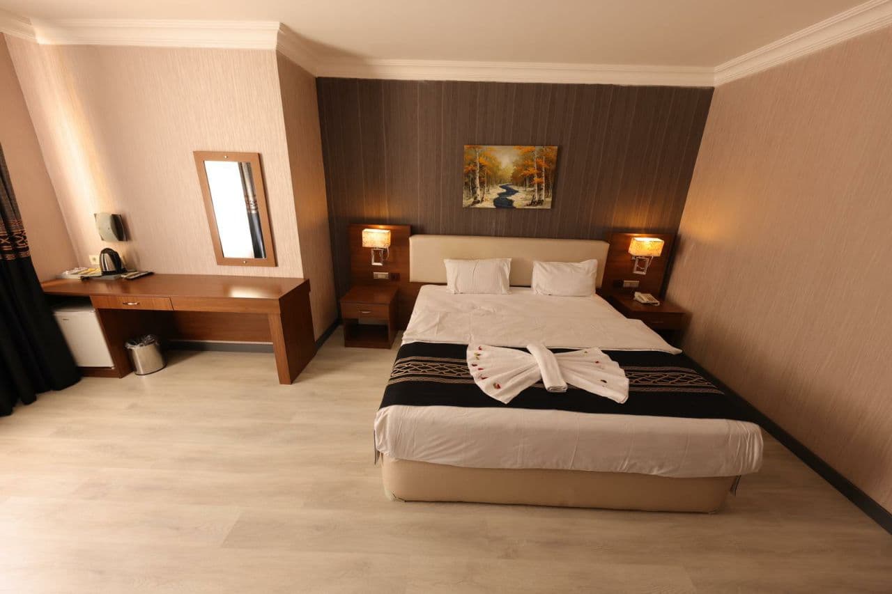 09 اتاق هتل 3 ستاره رویال برک وان Royal Berk Hotel Van.jpg