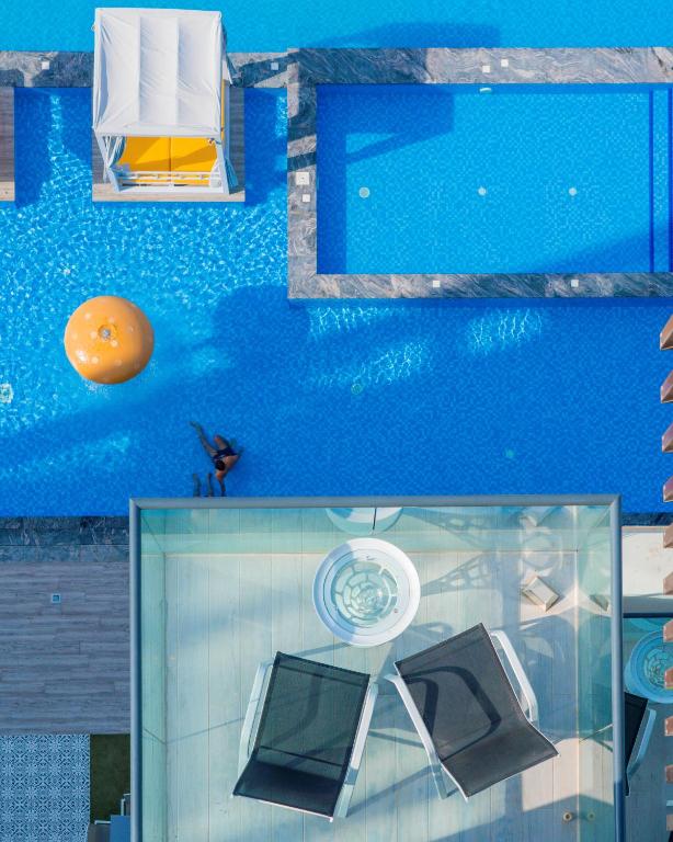 39-استخر-هتل-5-ستاره-سی-سنترال-ریزورت-د-پالم-دبی- C-Central-Resort-Palm-Hotel-Dubai-Pool.jpg