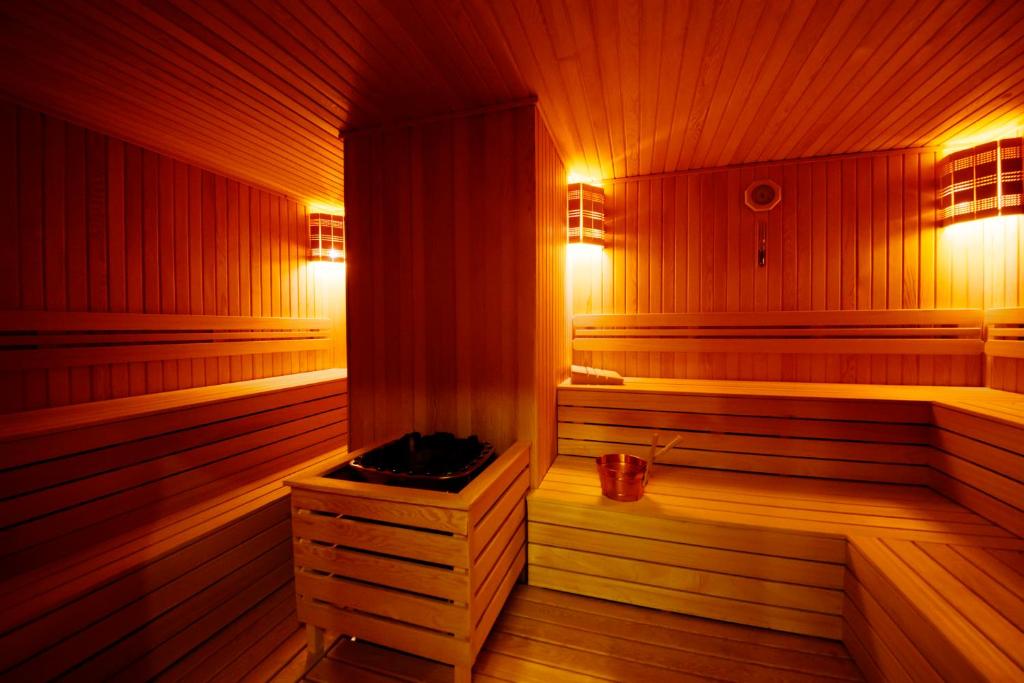 02-نمای-سونا-هتل-5-ستاره-رامادا-بای-ویندهام-مرتر-استانبول-Sauna-Hotel-5-setare-Wyndham-Merter-Istanbul-min.jpg