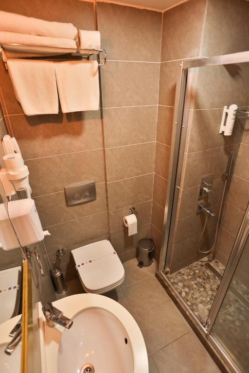 03-هتل-4-ستاره-جومبالی-پلازا-استانبول-سرویس-بهداشتی-Bathroom-Hotel-4-Setare-Cumbali-Plaza-Istanbul.jpg