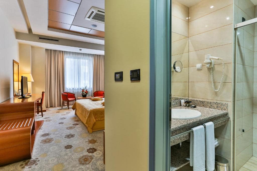 11-اتاق-خواب-هتل-3-ستاره-کینز-پارک-دبی-Kings-Park-Hotel-Dubai-Bedroom.jpg