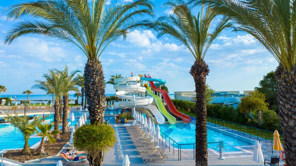 18 فضای داخلی هتل 5 ستاره لیبرتی لارا آنتالیا Liberty Hotels Lara Antalya.jpg