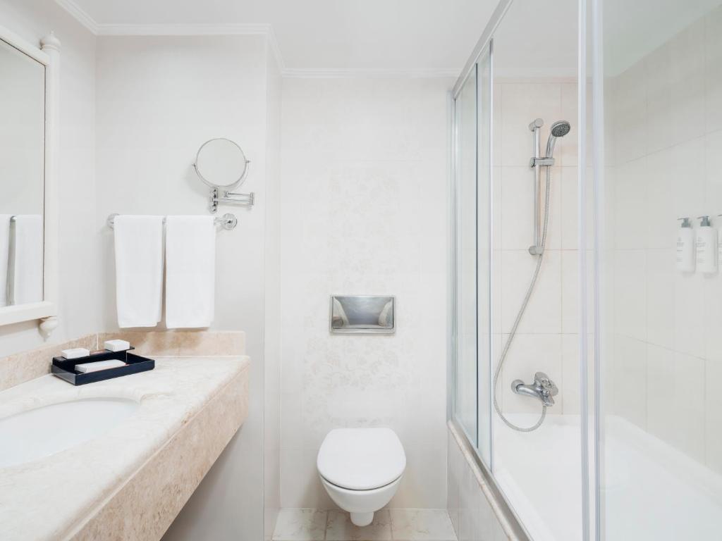 18-سرویس-بهداشتی-هتل-5-ستاره-آستریا-کرملین-پالاس-آنتالیا Asteria-Kremlin-Palace-Bathroom-.jpg