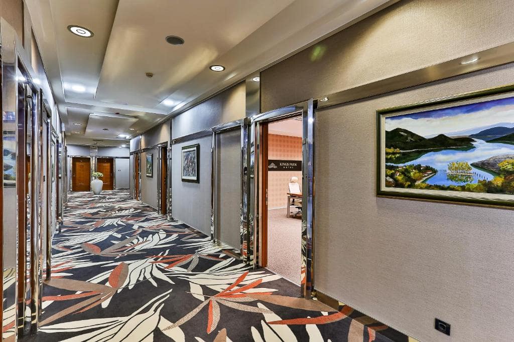 24-راهرو-هتل-3-ستاره-کینز-پارک-دبی-Kings-Park-Hotel-Dubai-Corridor.jpg