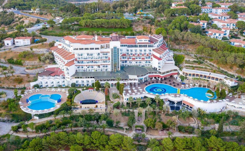 08 نمای هتل 5 ستاره لابراندا افسوس پرینسس کوش آداسی Labranda Ephesus Princess Kusadasi.jpg
