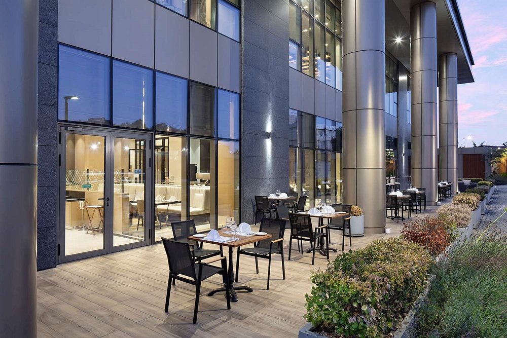 03-هتل-5-ستاره-هیلتون-باکرکوی-استانبول-نمای-غذاخوری-Dining-Hotel-5-Setare-Hilton-Bakirkoy-Istanbul.jpg