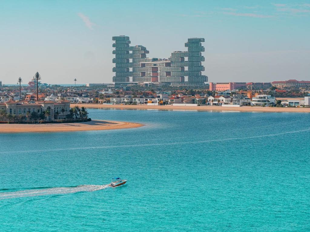 30-ساحل-هتل-5-ستاره-رویال-سنترال-د-پالم-دبی- Royal-Central-Hotel-The-Palm-Beach.jpg