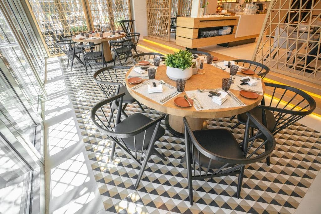 45-رستوران-هتل-5-ستاره-البندر-روتانا-کریک-دبی- Al-Bandar-Rotana-Dubai-Creek-Restaurant.jpg