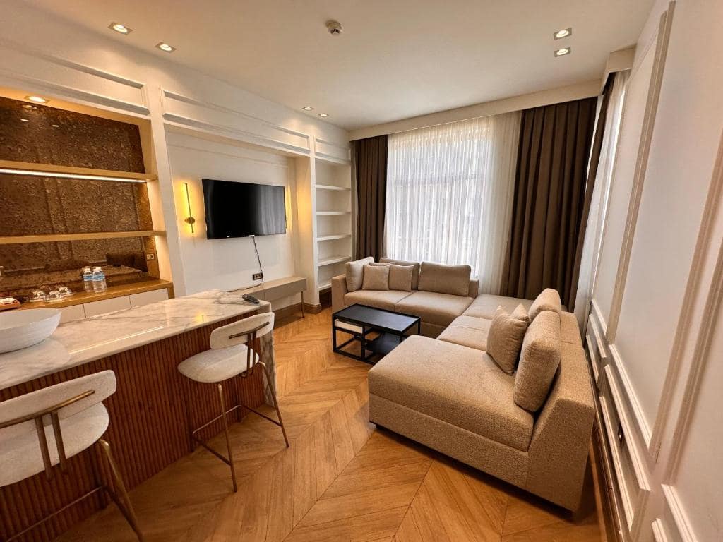 هتل-4-ستاره-تی-کی-تکسیم-استانبول-نمای-اتاق-Hotel-4-setere-Tk-taxim-Room1-min.jpg