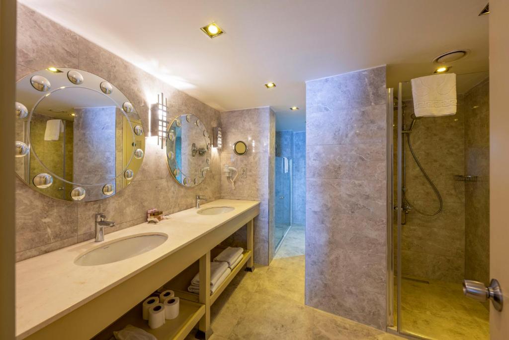 39-سرویس-Taxim-Hill-Hotel-Istanbul-هتل-تکسیم-هیل-استانبول.jpg
