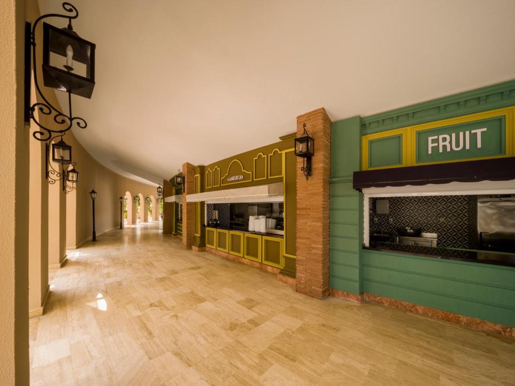 48-محوطه-هتل-5-ستاره-آستریا-کرملین-پالاس-آنتالیا Asteria-Kremlin-Palace-Grounds-.jpg