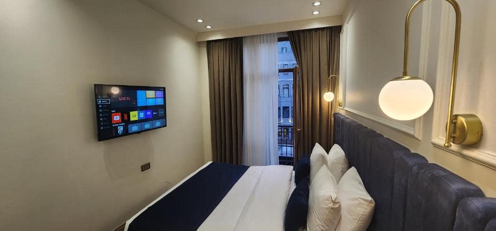 هتل-4-ستاره-تی-کی-تکسیم-استانبول-نمای-اتاق-Hotel-4-setere-Tk-taxim-Room9-min.jpg