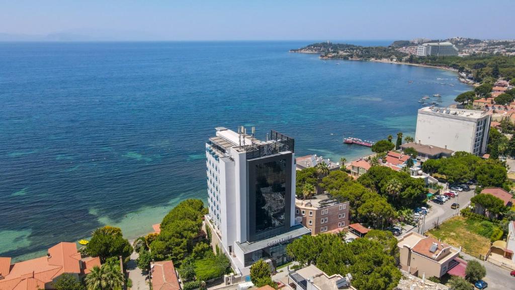 01 نمای هتل 5 ستاره سیگنیچر بلو ریزورت کوش آداسی Signature Blue Resort Kusadasi.jpg