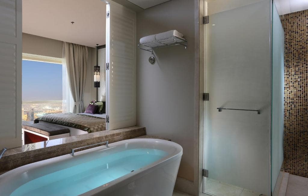 34-سرویس-بهداشتی-هتل-5-ستاره-د-تاور-پلازا-دبی- The-Tower-Plaza-Hotel-Dubai-Bathroom.jpg