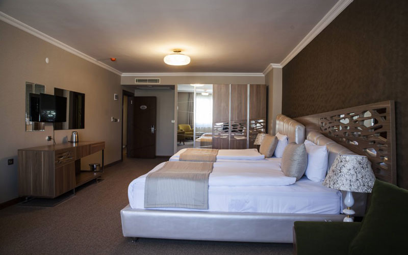 05 اتاق هتل 4 ستاره رویال میلانو وان Royal Milano Hotel Van.jpg