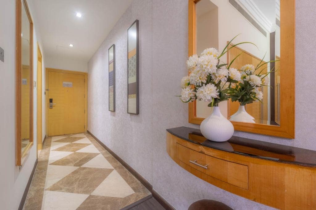 12-اتاق-خواب-هتل4-ستاره-د-لیلا-دبی- The-Leela-Hotel-Bedroom.jpg