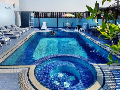 18 استخر هتل 3 ستاره گرند می فیر دبی Grand Mayfair Hotel.jpg