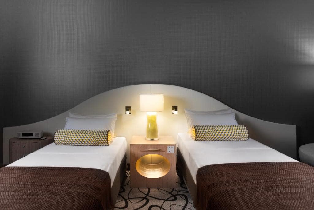 14-اتاق-خواب-هتل-5-ستاره-سوفیتل-داون-تاون-دبی-Sofitel-Dubai-Down-Town-View-Bedroom.jpg