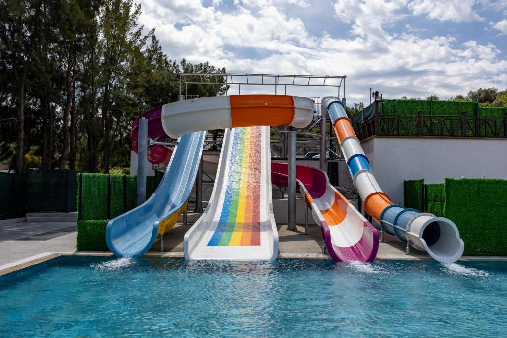 21 پارک آبی کودک هتل 5 ستاره رامادا سوئیت کوش آداسیRamada Hotel & Suites by Wyndham Kusadasi.jpg