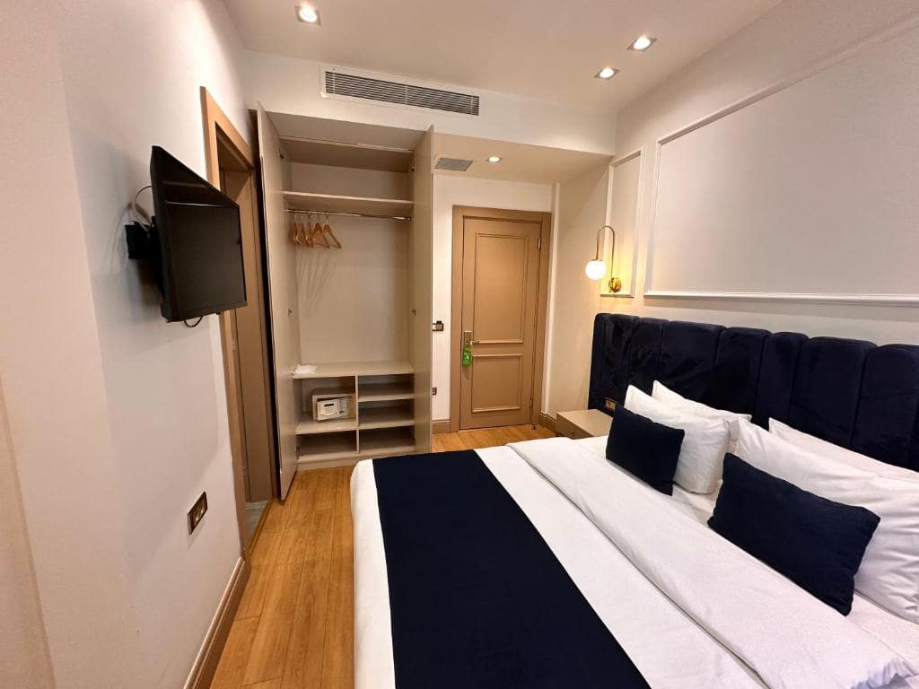 هتل-4-ستاره-تی-کی-تکسیم-استانبول-نمای-اتاق-Hotel-4-setere-Tk-taxim-Room46-min.jpg