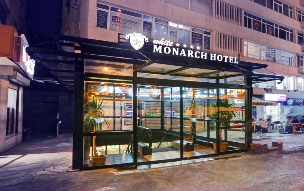 01-نمای-ورودی-هتل-4-ستاره-وایت-مونارچ-استانبول-Entrance-Hotel-4-Setare-White-Monarch-Istanbul.jpg