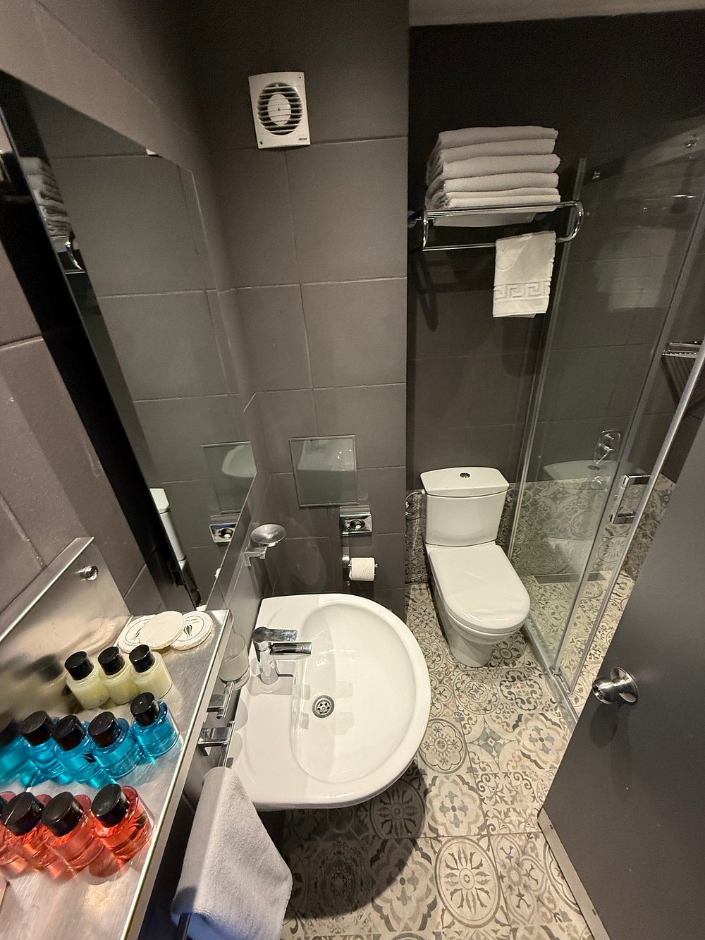 02-هتل-اسپا-4-ستاره-تولیپ-سیتی-استانبول-نمای-سرویس بهداشتی-Basroom-Hotel-Espa-4-Setare-Tulip-City-Istanbul.jpg