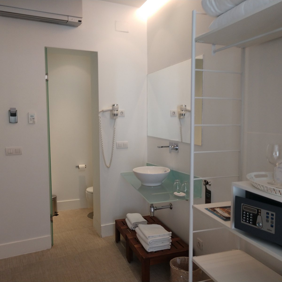 14-حمام-هتل-دو-ستاره-آرتریپ-مادرید-Artrip-Hotel-Madrid.jpg