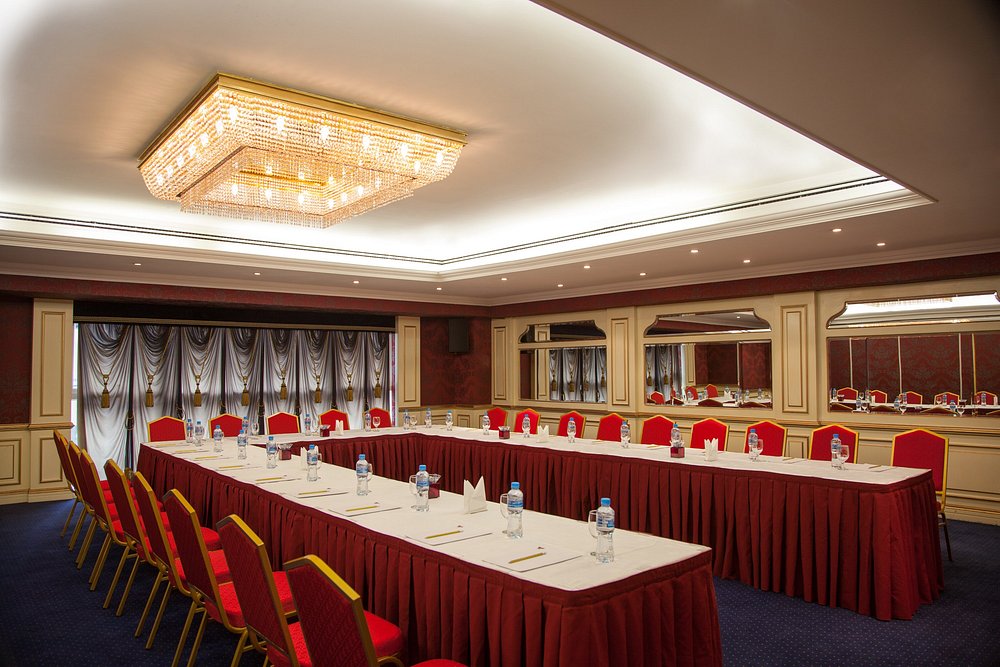 35-اتاق-کنفرانس-هتل-4-ستاره-مسکو-دبی- Moscow-Hotel-Dubai-Conference-Room.jpg