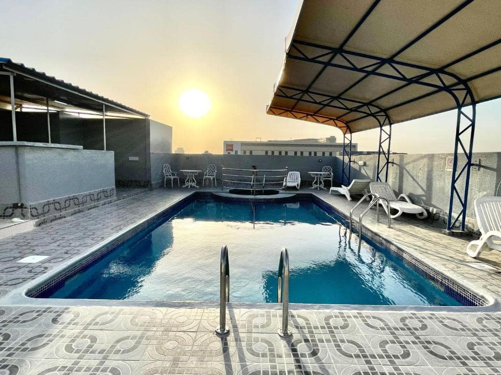 38-استخر-هتل-3-ستاره-لی-پارادایس-پالاس-دبی- Le-Paradise-Palace-Dubai-Pool.jpg
