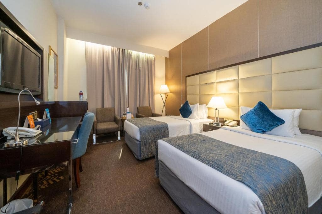 13-اتاق-خواب-هتل-3-ستاره-هاوارد-جانسون-بر-دبی- Howard-Johnson-Bur-Dubai-Bedroom.jpg