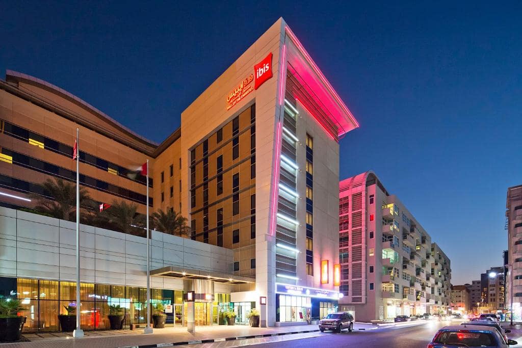 02-نمای-هتل-3-ستاره-آیبیس-مال-آو-د-امارات-دبی-Ibis-Dubai-Mall-Of-The-Emirates-View.jpg