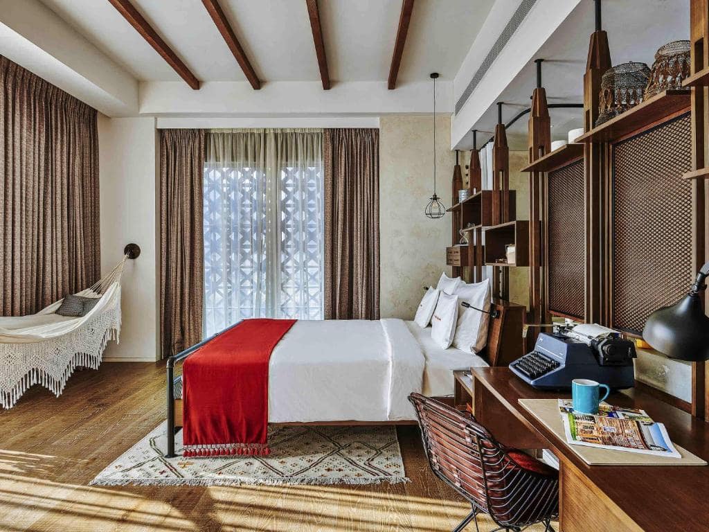 30-اتاق-خواب-هتل-5 ستاره-25-ساعت-وان-سنترال-دبی-25Hours-Hotel-Dubai-One-Central-Bedroom.jpg