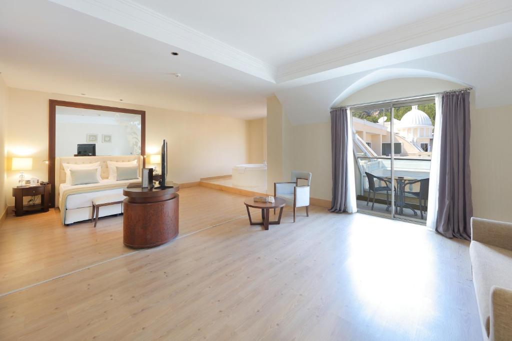 18-اتاق-هتل-5-ستاره-جوجو-پریمیر- Juju-Premier-Palace-Room.jpg