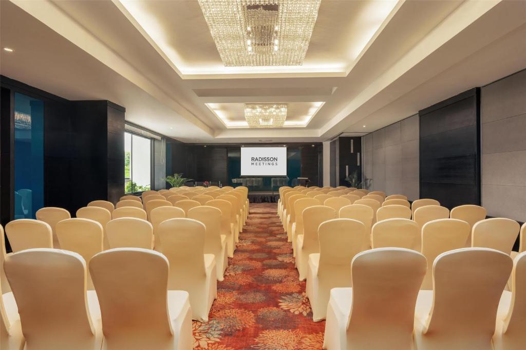 03-سالن-همایش--Park-Inn-Vasundhara-Delhi.jpg
