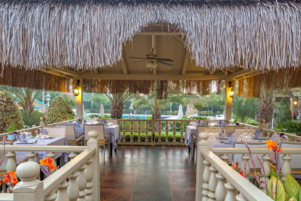 29-رستوران-هتل-5-ستاره-رویال-تاورز-لارا-آنتالیا Royal-Towers-Lara-Hotel-Antalya-Restaurant-.jpg